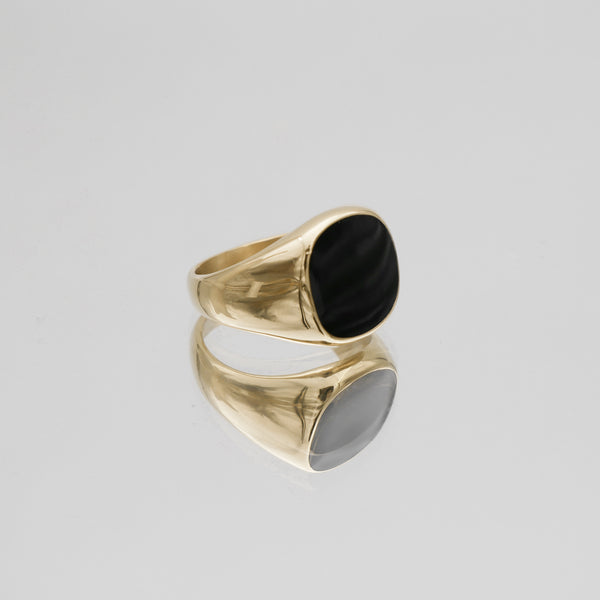 Classic Onyx Signet Ring | Gold